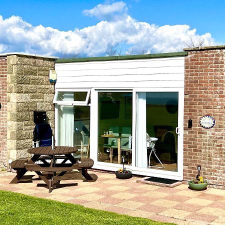 Seaview Self-Catering Coastal Bungalow In Rural West Wight Freshwater Εξωτερικό φωτογραφία