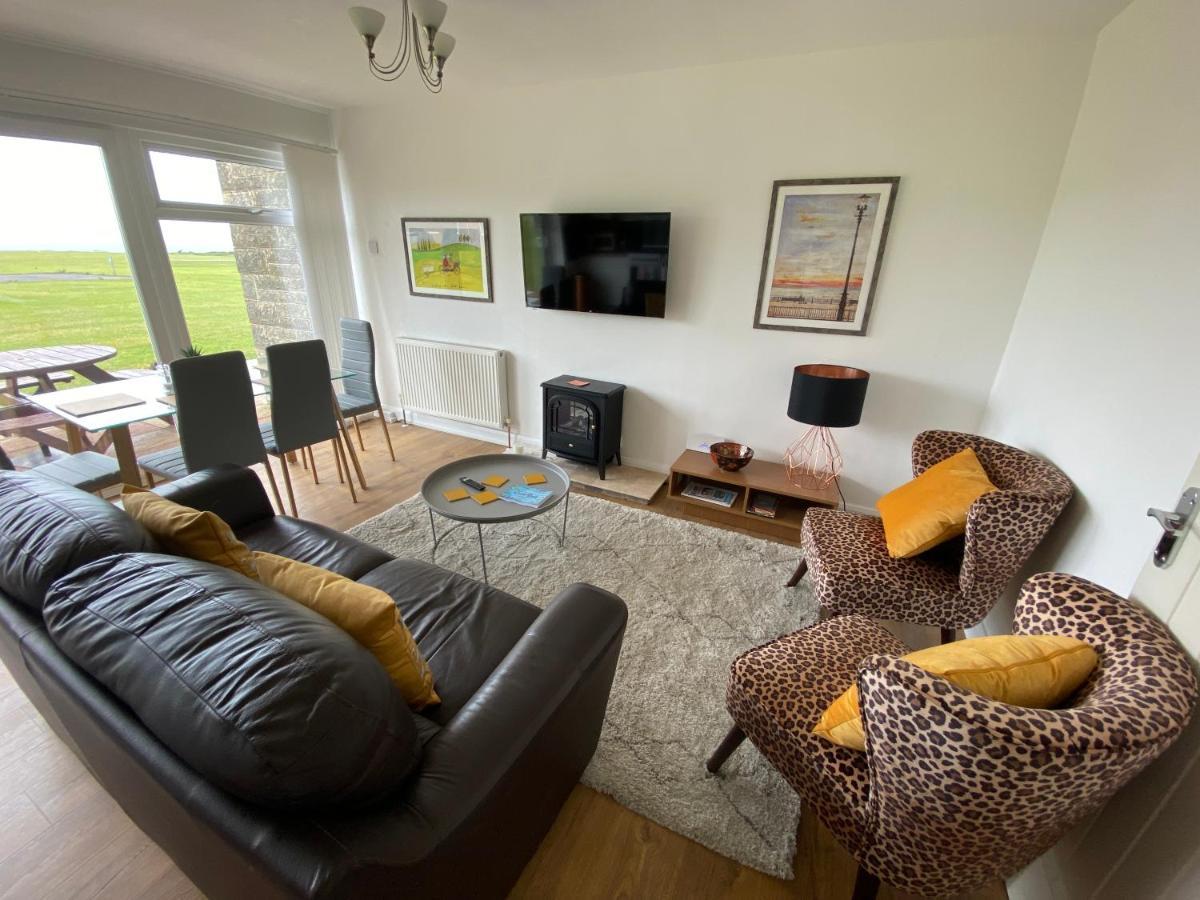 Seaview Self-Catering Coastal Bungalow In Rural West Wight Freshwater Εξωτερικό φωτογραφία