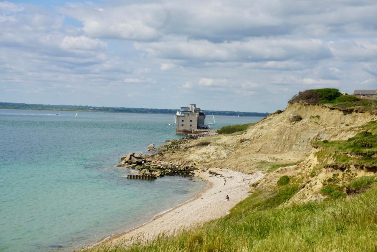 Seaview Self-Catering Coastal Bungalow In Rural West Wight Freshwater Εξωτερικό φωτογραφία