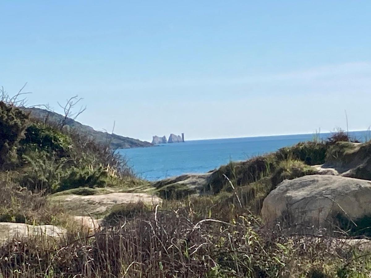 Seaview Self-Catering Coastal Bungalow In Rural West Wight Freshwater Εξωτερικό φωτογραφία